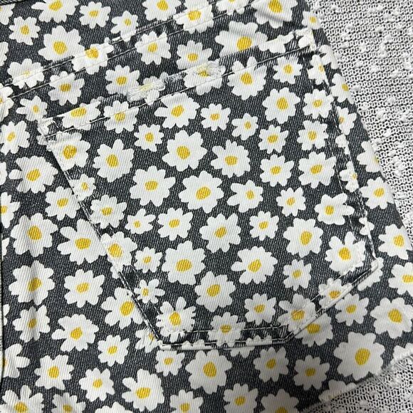 ZARA Daisy Print High Rise Button Front Shorts Size 0 EUR 32 NWT - Picture 4 of 8